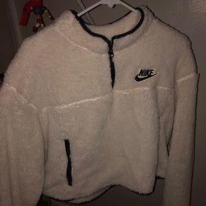 oversized cropped nike sherpa jacket